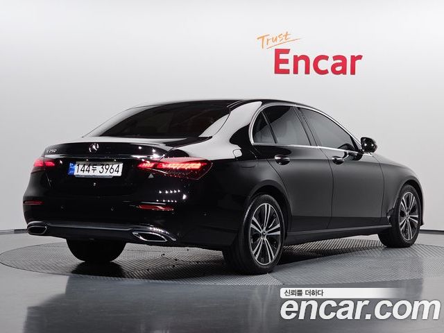 Mercedes-Benz E-Class 2022 — фото 2