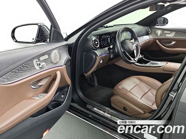 Mercedes-Benz E-Class 2023 — фото 10