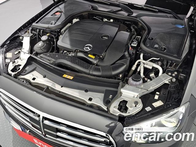 Mercedes-Benz E-Class 2023 — фото 6