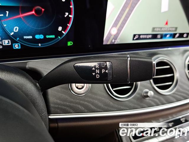 Mercedes-Benz E-Class 2023 — фото 9