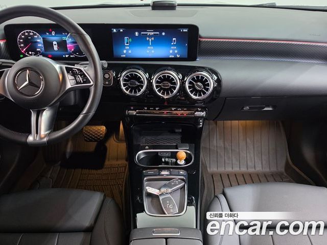 Mercedes-Benz A-Class 2024 — фото 10