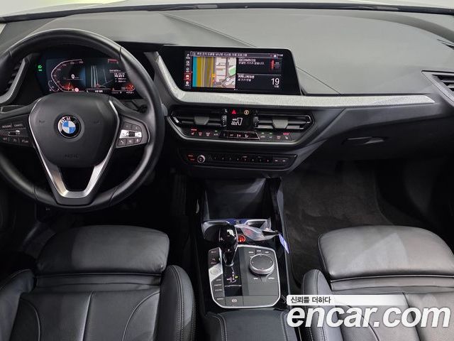 BMW 1 Series 2022 — фото 10