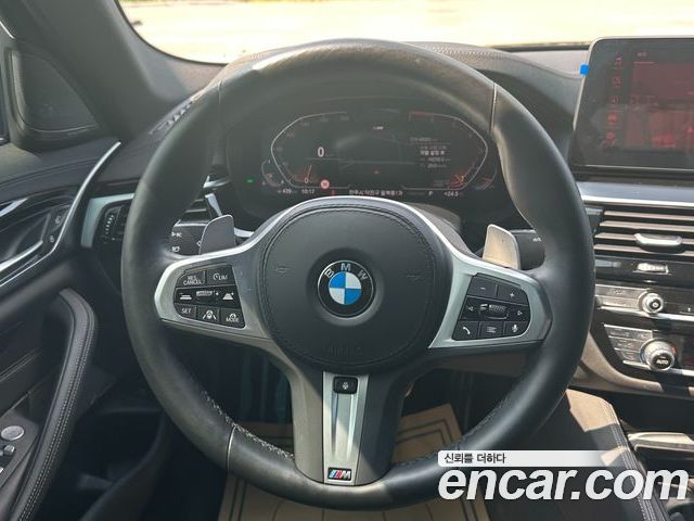BMW 5 Series 2022 — фото 10