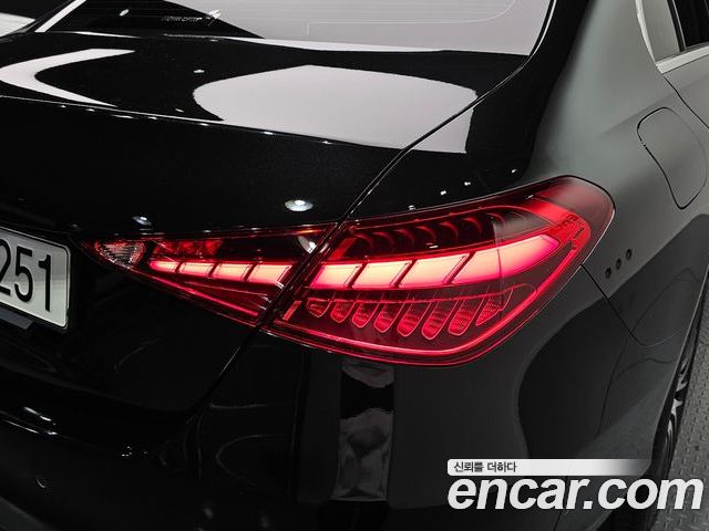 Mercedes-Benz C-Class 2023 — фото 9