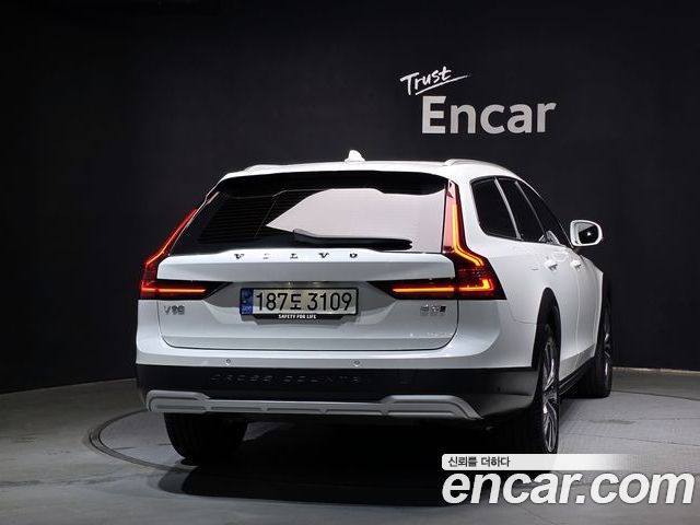 Volvo V90 2023 — фото 4