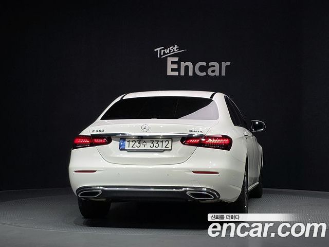 Mercedes-Benz E-Class 2022 — фото 4
