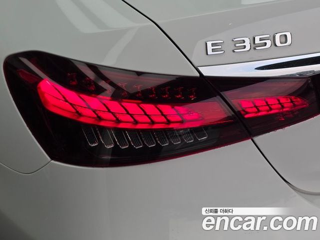 Mercedes-Benz E-Class 2022 — фото 9