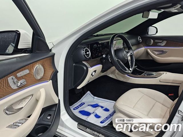 Mercedes-Benz E-Class 2022 — фото 10