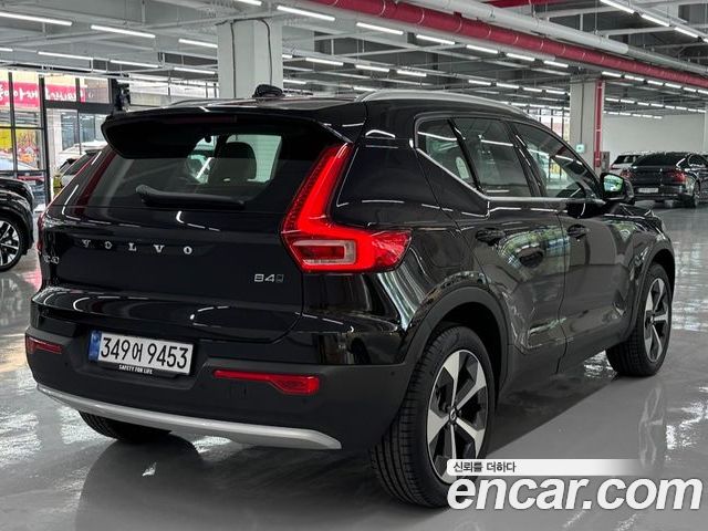 Volvo XC40 2025 — фото 2