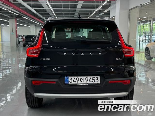 Volvo XC40 2025 — фото 4