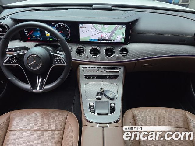 Mercedes-Benz E-Class 2023 — фото 10
