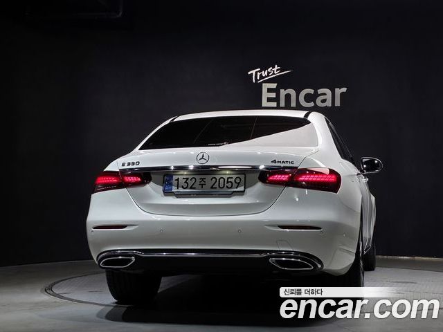 Mercedes-Benz E-Class 2023 — фото 4