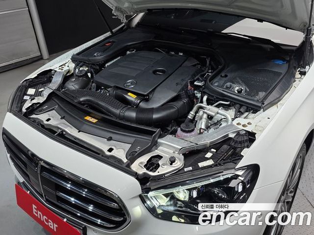 Mercedes-Benz E-Class 2023 — фото 6