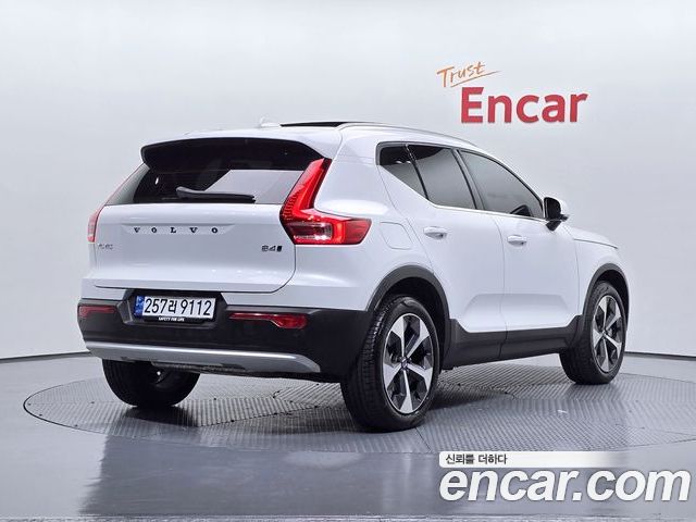 Volvo XC40 2024 — фото 2