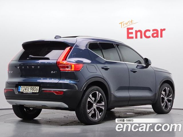 Volvo XC40 2022 — фото 2