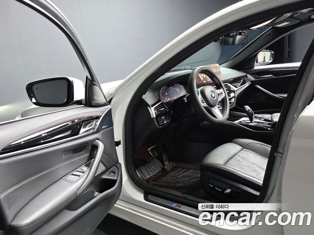 BMW 5 Series 2022 — фото 10