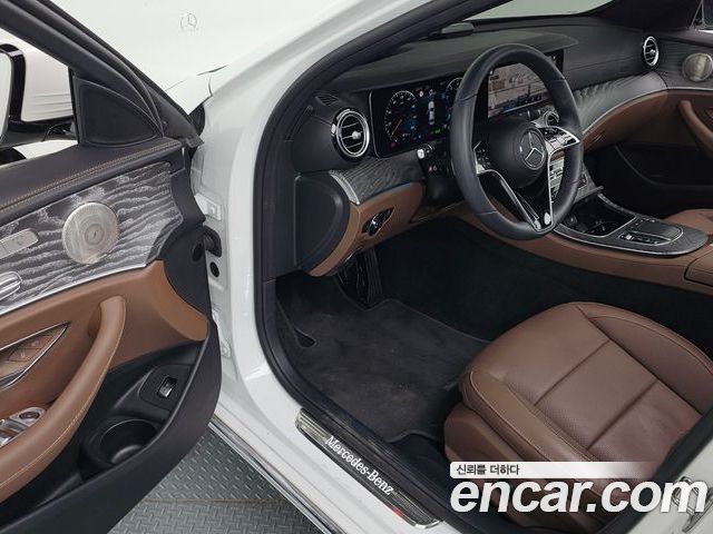 Mercedes-Benz E-Class 2023 — фото 10