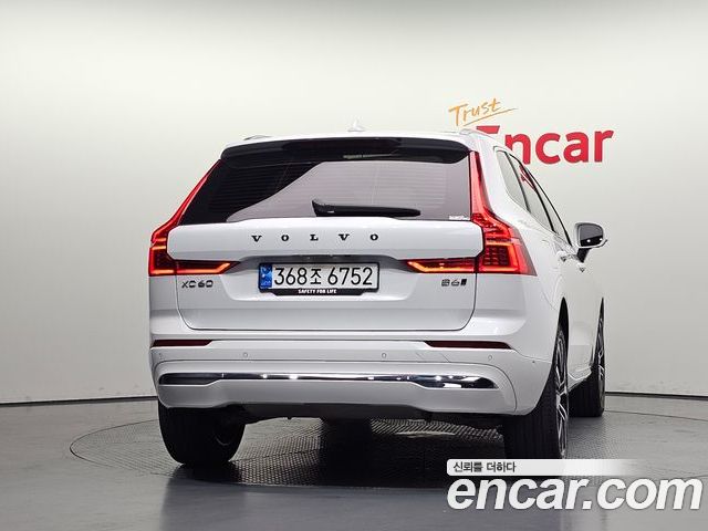 Volvo XC60 2023 — фото 4