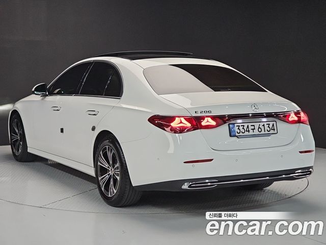 Mercedes-Benz E-Class 2025 — фото 3
