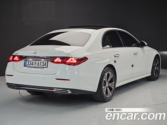 Mercedes-Benz E-Class 2025 — фото 4