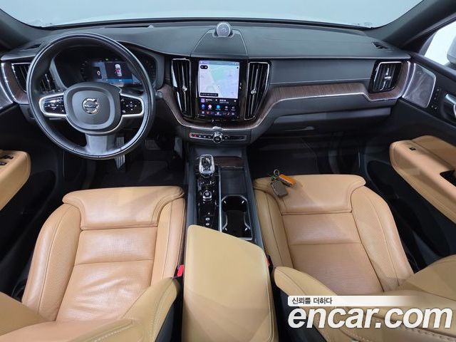 Volvo XC60 2022 — фото 10