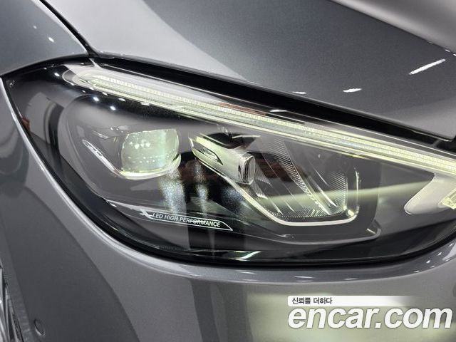 Mercedes-Benz C-Class 2025 — фото 8