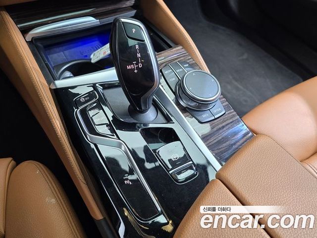 BMW 5 Series 2023 — фото 9