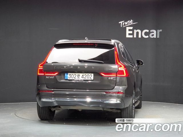 Volvo XC60 2023 — фото 4