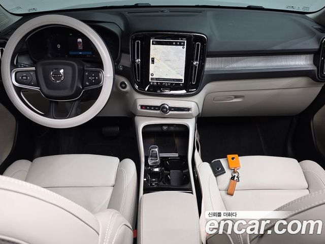 Volvo XC40 2025 — фото 10