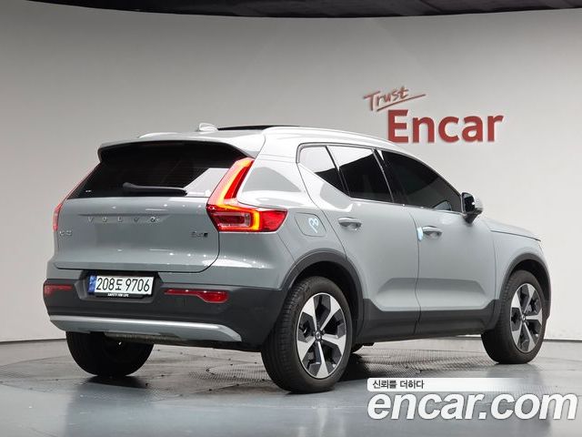 Volvo XC40 2025 — фото 2