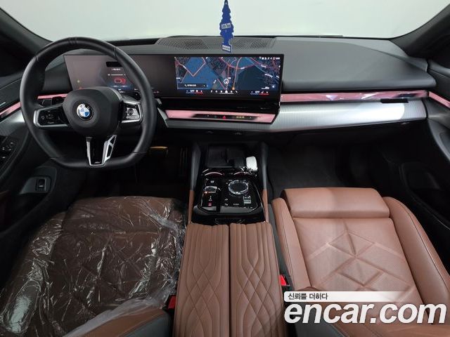BMW 5 Series 2025 — фото 10