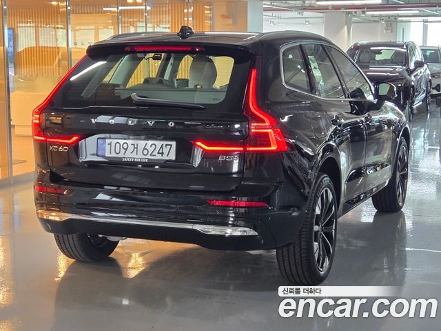 Volvo XC60 2026 — фото 2