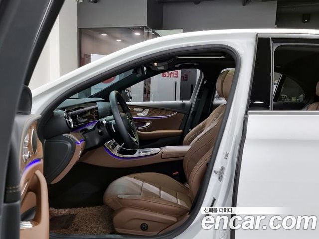 Mercedes-Benz E-Class 2022 — фото 10