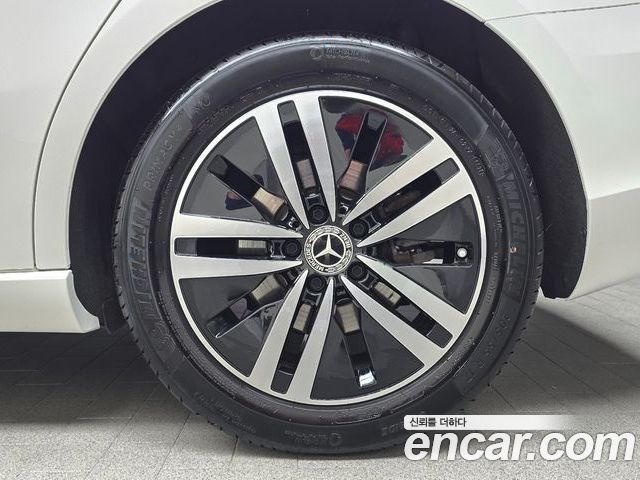 Mercedes-Benz A-Class 2023 — фото 7