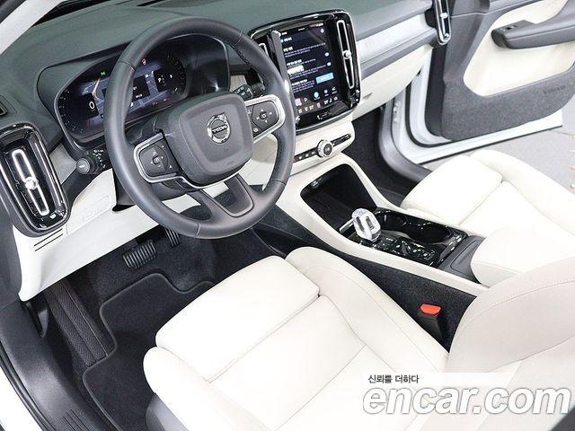 Volvo XC40 2024 — фото 10