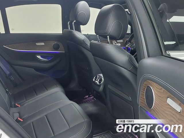 Mercedes-Benz E-Class 2023 — фото 10