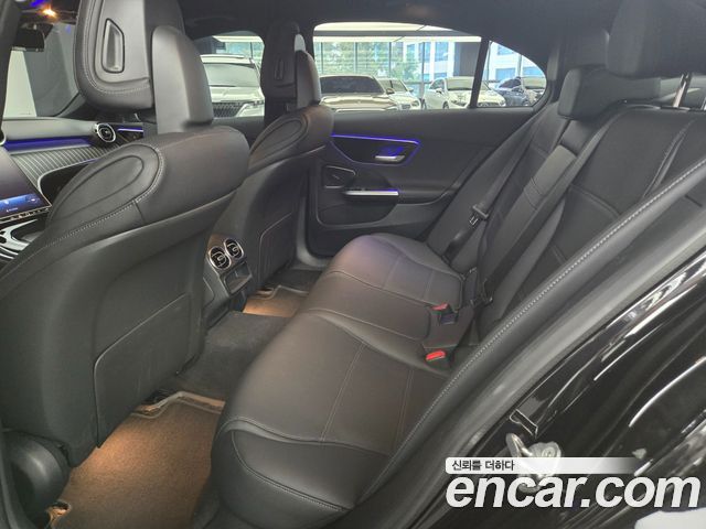 Mercedes-Benz C-Class 2024 — фото 10
