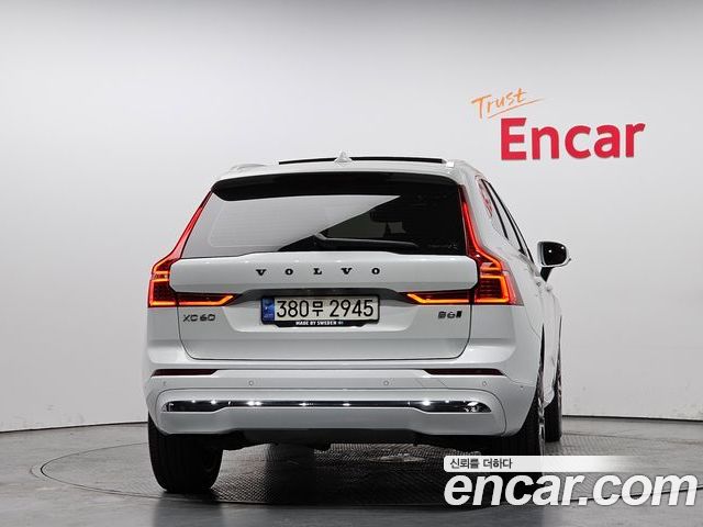 Volvo XC60 2022 — фото 4