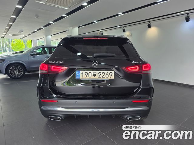 Mercedes-Benz GLA 2023 — фото 4