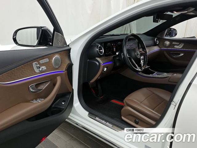 Mercedes-Benz E-Class 2022 — фото 10