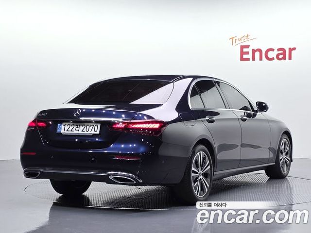 Mercedes-Benz E-Class 2022 — фото 2