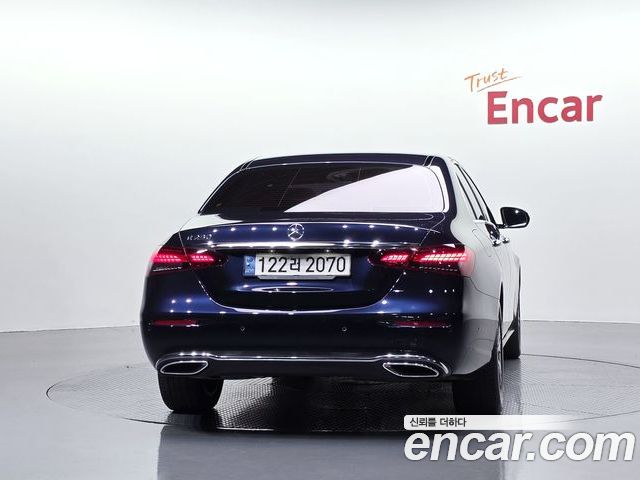 Mercedes-Benz E-Class 2022 — фото 4