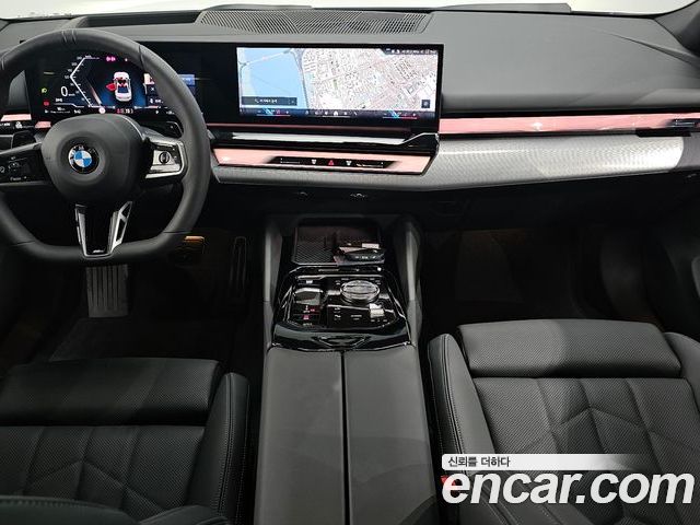 BMW 5 Series 2025 — фото 10