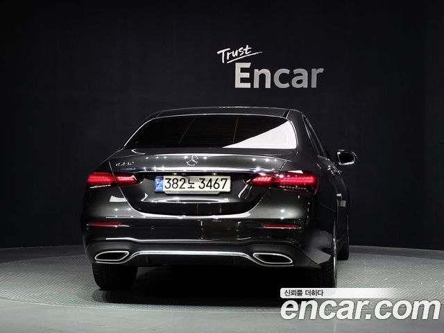 Mercedes-Benz E-Class 2023 — фото 4