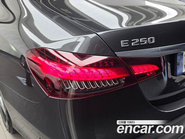 Mercedes-Benz E-Class 2023 — фото 9