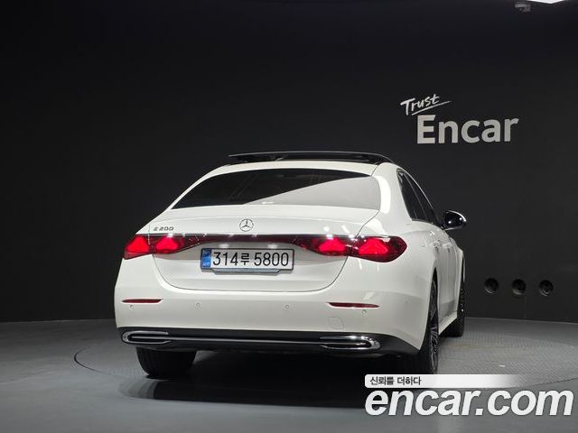 Mercedes-Benz E-Class 2025 — фото 4