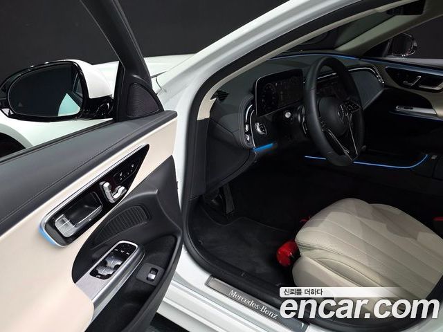 Mercedes-Benz E-Class 2025 — фото 10