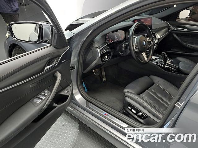 BMW 5 Series 2023 — фото 10