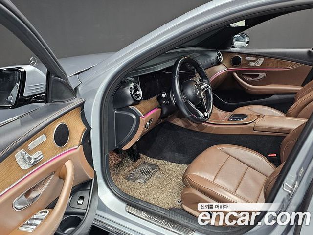Mercedes-Benz E-Class 2022 — фото 10