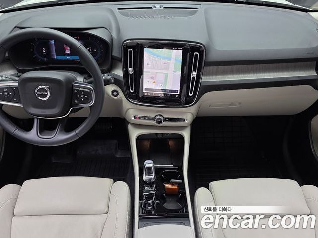 Volvo XC40 2023 — фото 10